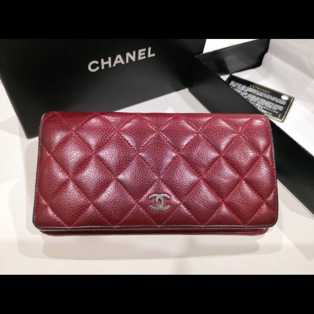 Chanel classic quilted caviar wallet